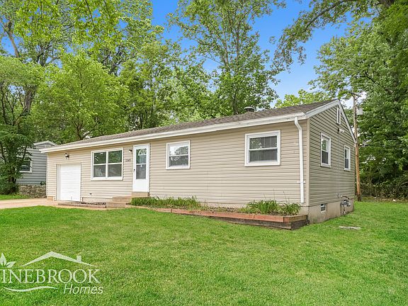 2nd image of 1365 Broadlawns Ln
