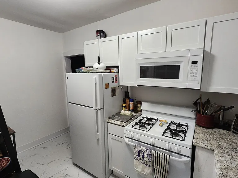 3601-3605 N Janssen Ave #1420-1424 — Photo 10