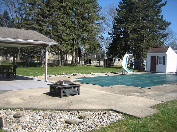 2nd image of 777 Cambridge Dr