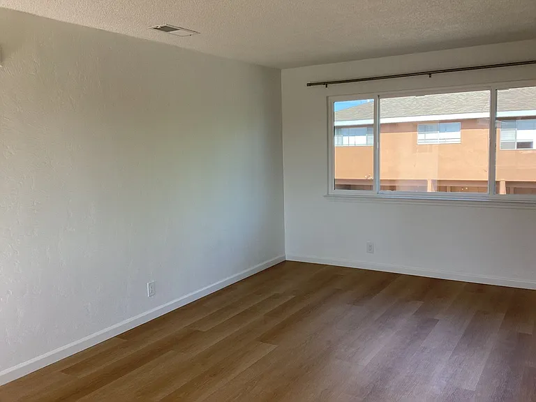 1786 Reinelt Ave — Photo 8