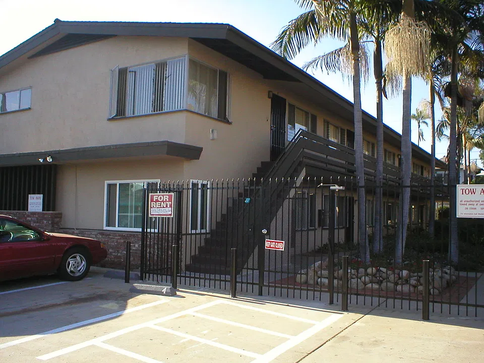 2542 Broad Ave #D