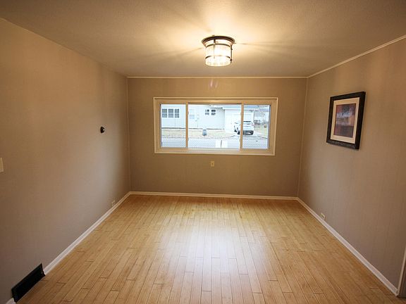 5th image of 204 East Ave N