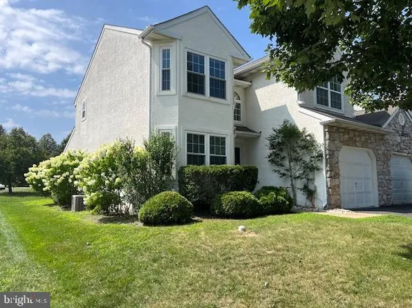 441 Dogwood Dr, Maple Glen, PA 19002