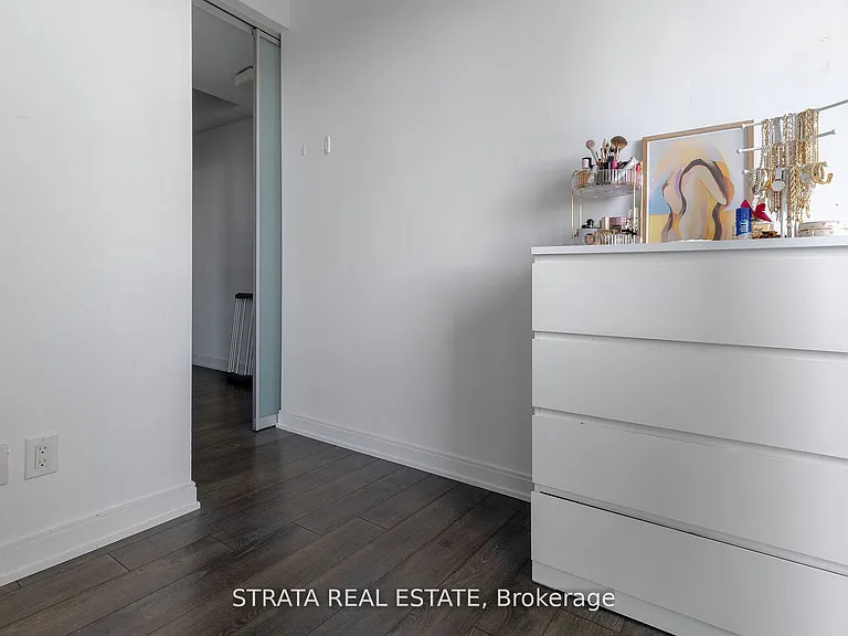 42 Charles St E #2801 — Photo 8
