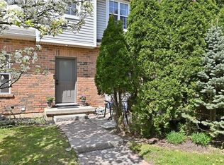 1085 Harrogate Dr #35, Hamilton, ON L9K 1R2