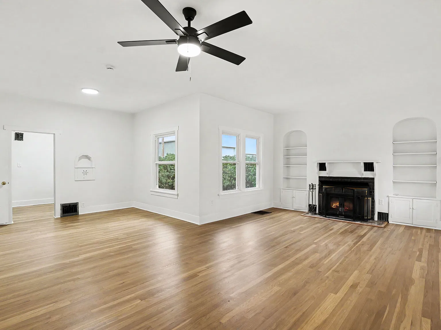 4 bed, 1325 sqft, $2,200 — Photo 4