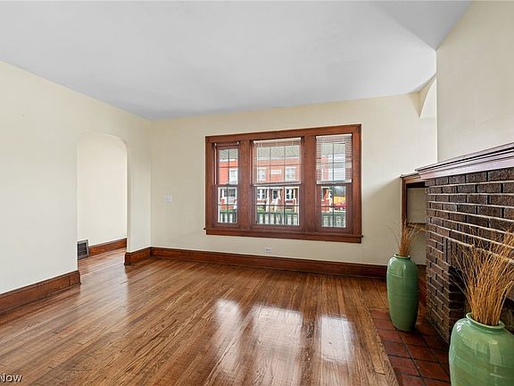 3rd image of 11801 Franklin Blvd