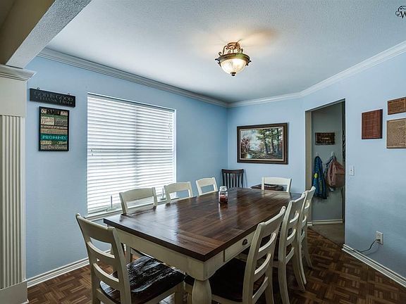 3rd image of 1619 City View Dr