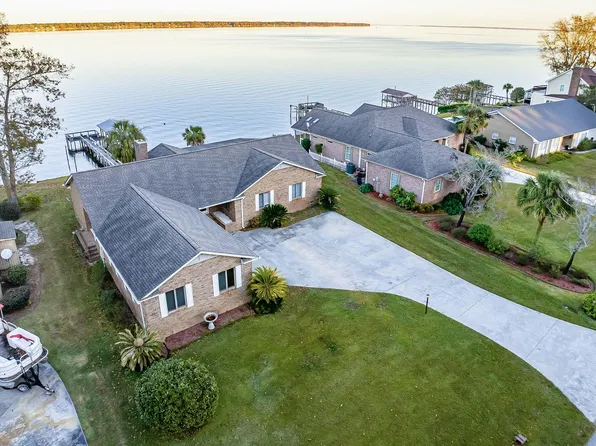 473 Santee Dr, Santee, SC 29142