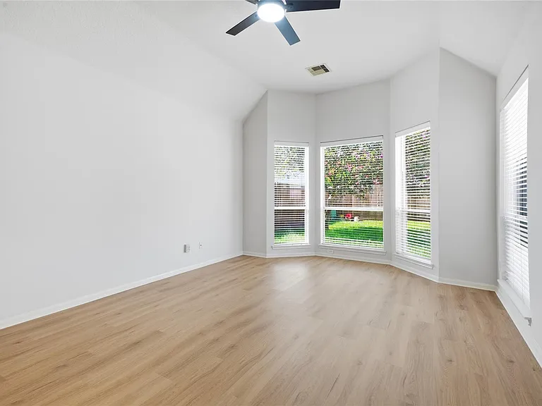 6165 Darlington Ct — Photo 19