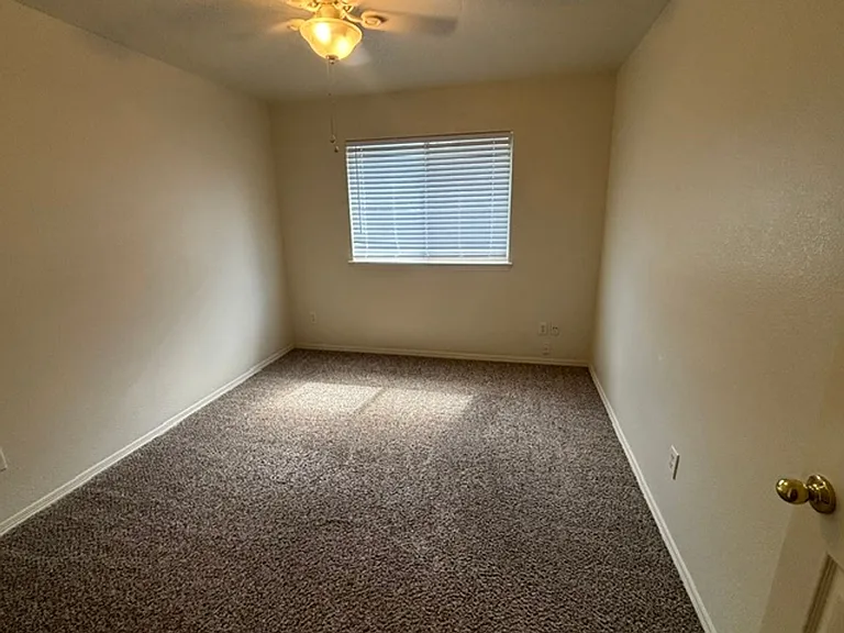 4415 Ashbury Ln — Photo 20