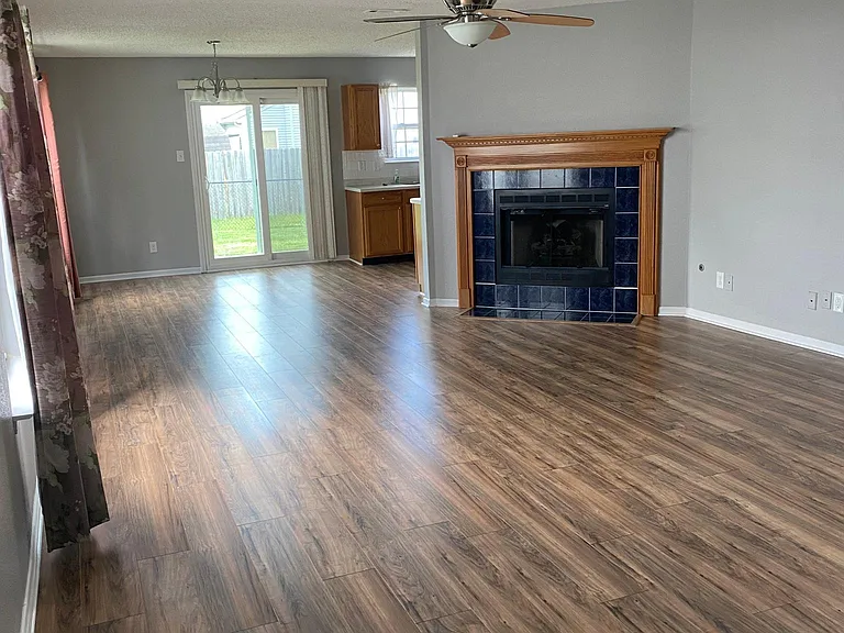 5636 N Plymouth Ct — Photo 7