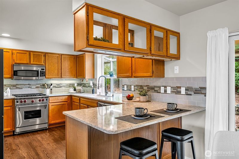 5th image of 10518 157th Avenue NE