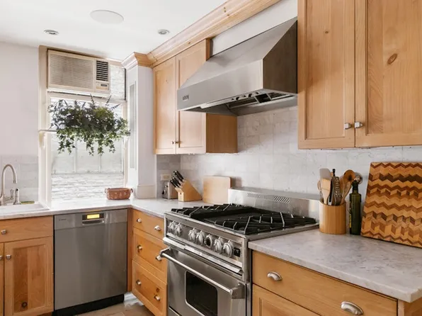444 East 57th Street 3C image 3 of 10