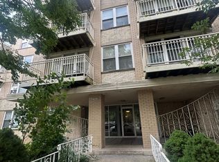 2501 W Touhy Ave APT 406, Chicago, IL 60645