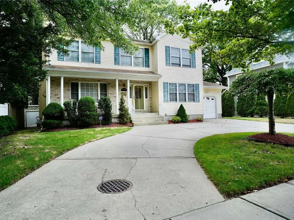 323 Ocean Avenue, Malverne, NY 11565