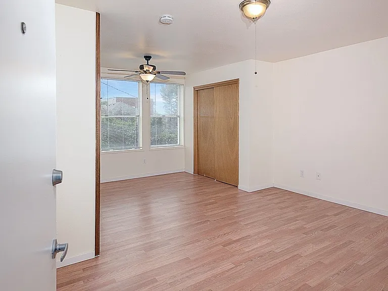 Abbottsford Apartments — Photo 47