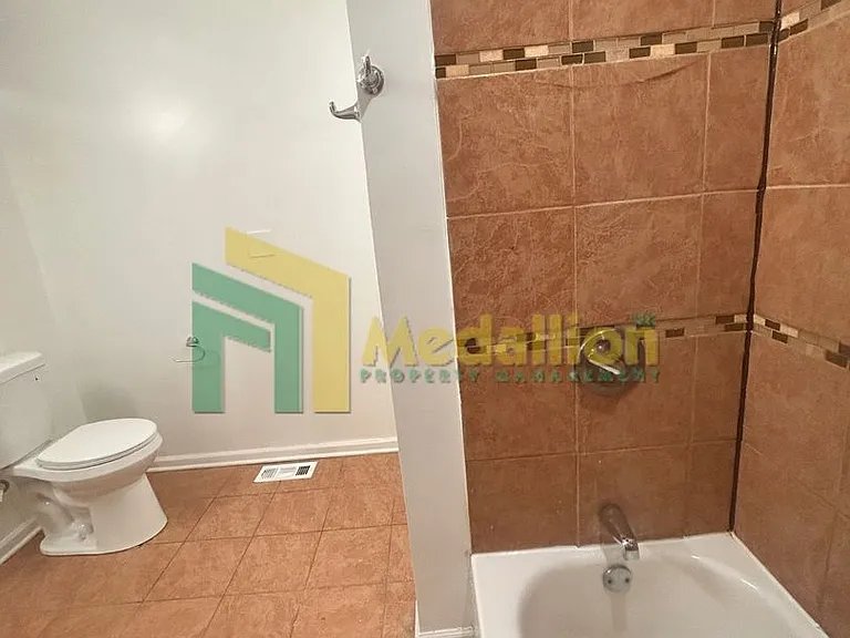5954 S Maplewood Ave — Photo 30
