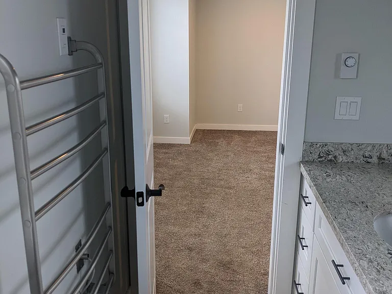 110 Lincoln Ave — Photo 10