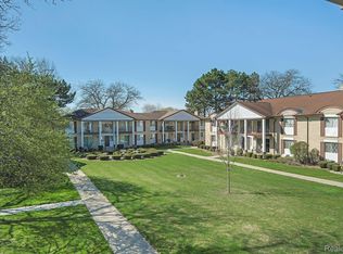 29320 Gloede Dr #120, Warren, MI 48088