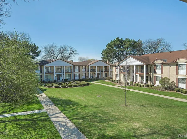 29320 Gloede Dr #120, Warren, MI 48088