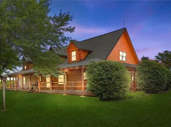 13771 NW Robinhood Ln, Kansas City, MO 64164