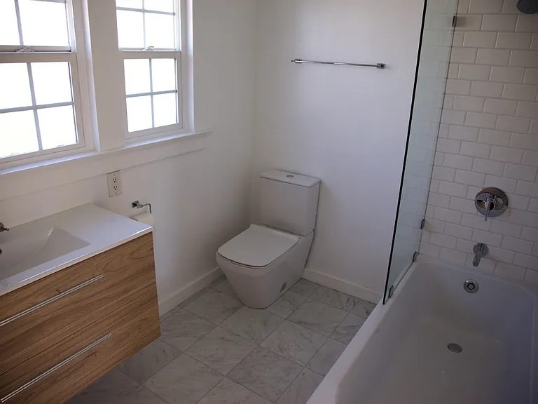 1433 Talmadge St — Photo 19
