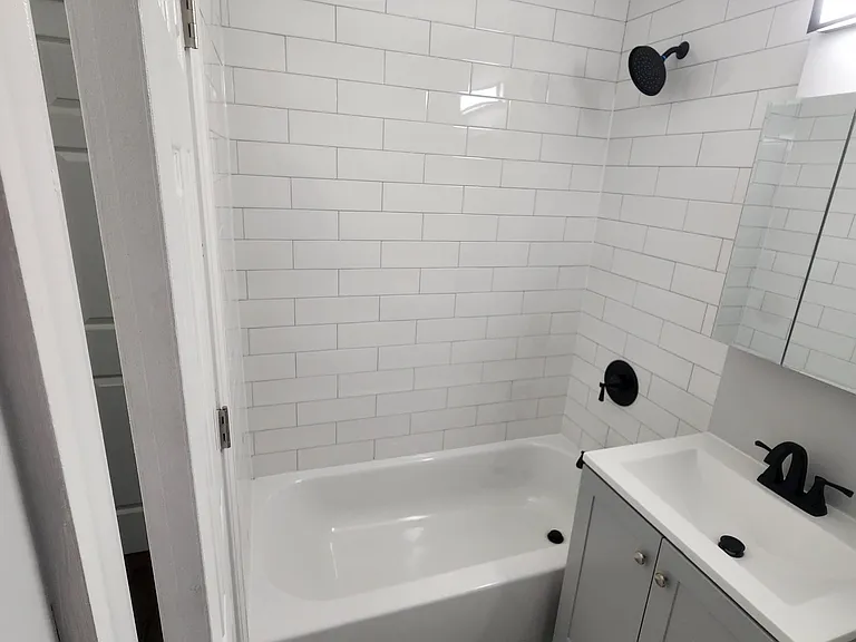 538 W 7th St #C3 — Photo 11