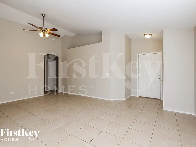 21812 N 36th Ln — Photo 3