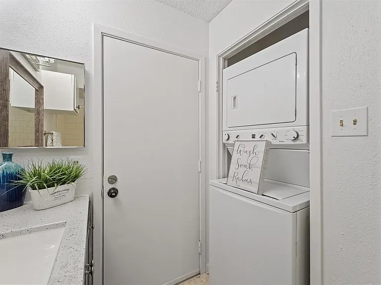 10855 Meadowglen Ln #1131 — Photo 16