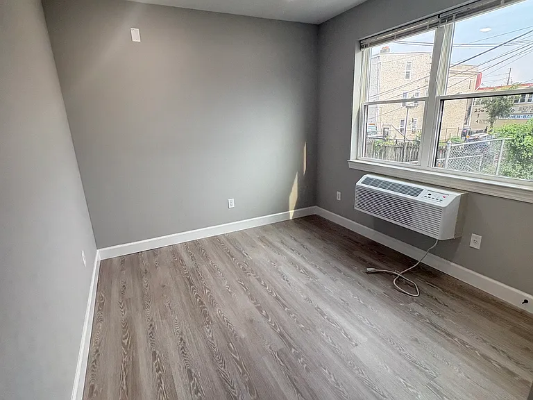 168-170 Fair St #203 — Photo 7