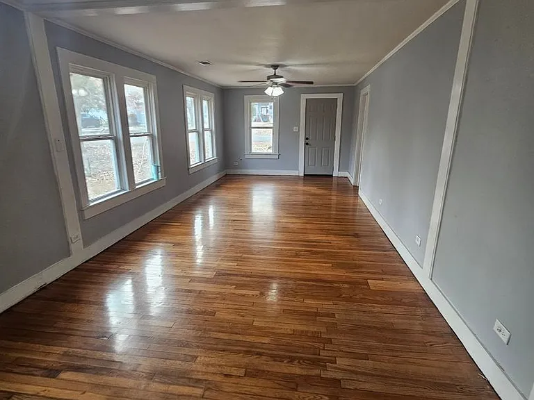 735 Floyd St — Photo 8