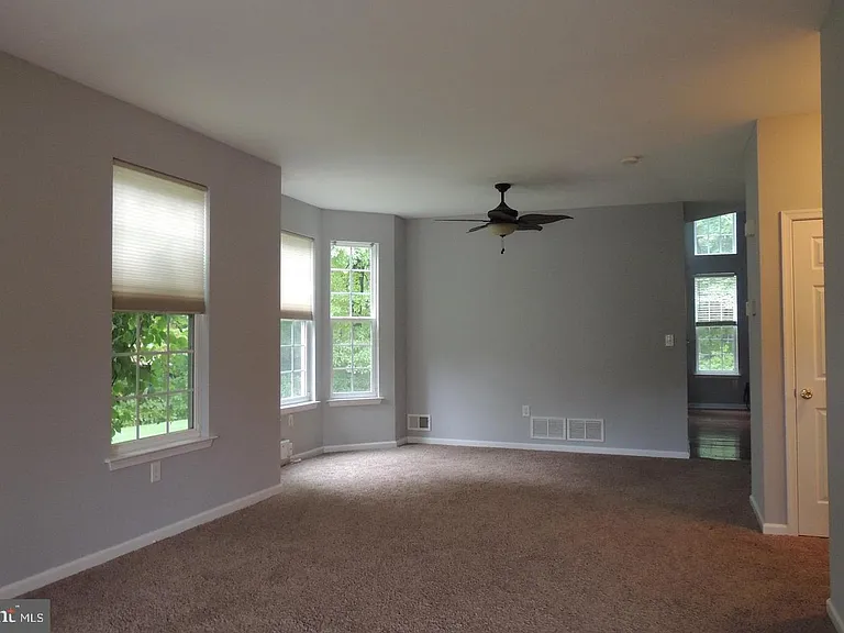 121 Chancellor Dr — Photo 9