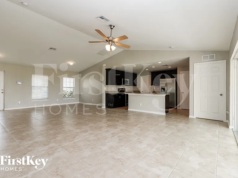 410 NW 24th Ter — Photo 3