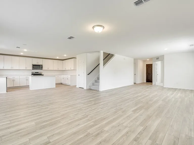 16025 Malaya St — Photo 24