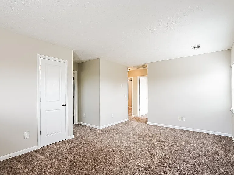 1718 Hartford Ln — Photo 10