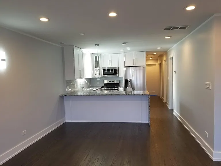 6726 N Artesian Ave #2 — Photo 9