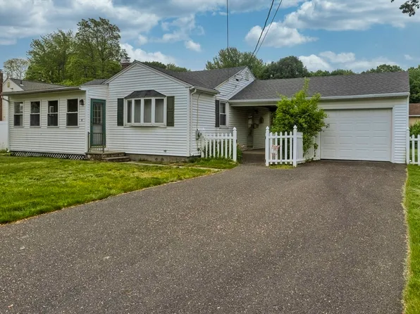 11 Calvin St, Chicopee, MA 01013