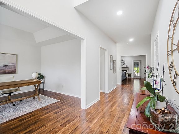 5th image of 2109 Coral Berry Ln