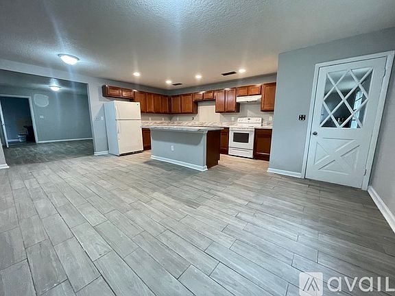 4th image of 2460 Dunn Ave