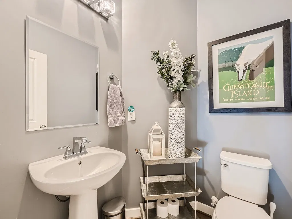 3 bed, 3.5 bath, 1806 sqft, $3,600 — Photo 4