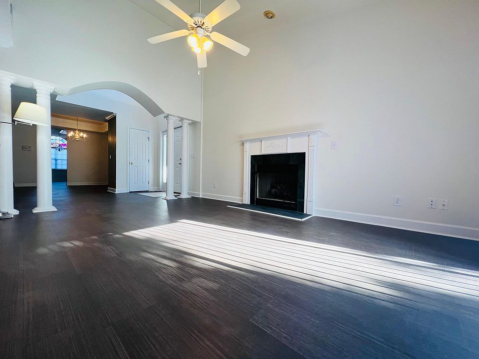 1st image of 104 Oak Towne Dr #B6