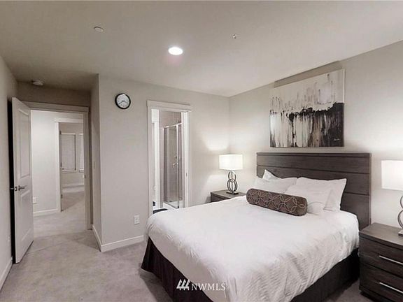 4th image of 23000 NE 8th St Unit B-2
