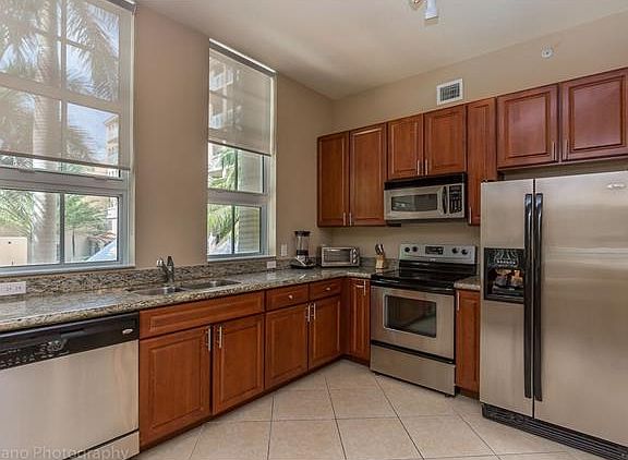 4th image of 3001 NE 185th St APT 212