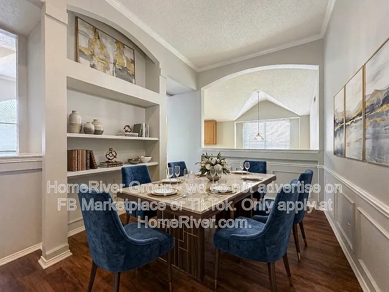 3 bed, 2.0 bath, 2296 sqft, $2,349 — Photo 3
