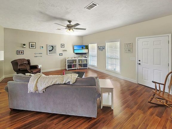 2nd image of 115 Eastbriar Dr