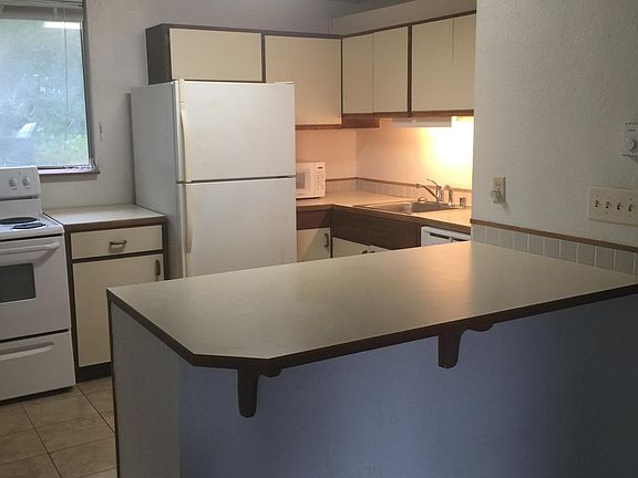 3rd image of 10150 NE 64th St APT 3