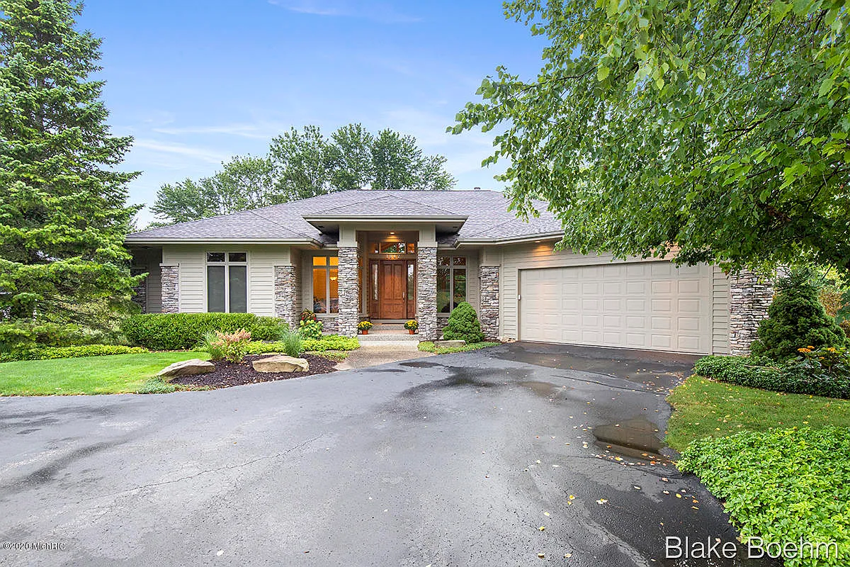 1842 Watermark Dr SE photo 1