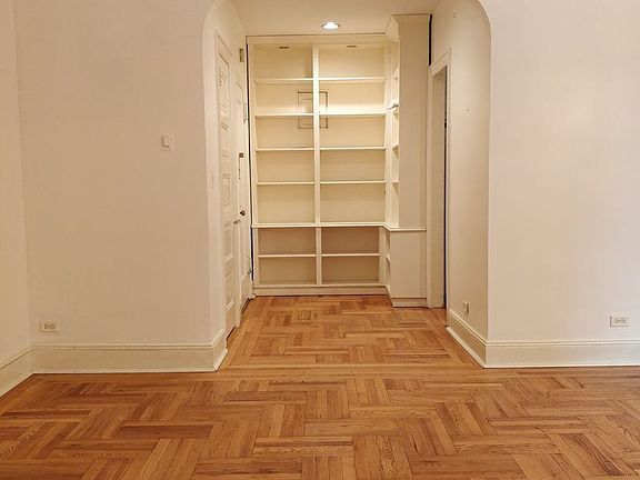 3rd image of 107 W 82nd St APT 4C