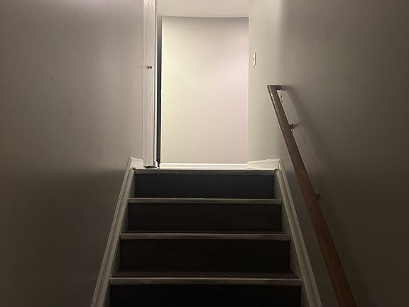 2nd image of 852 Brandon Ave #852